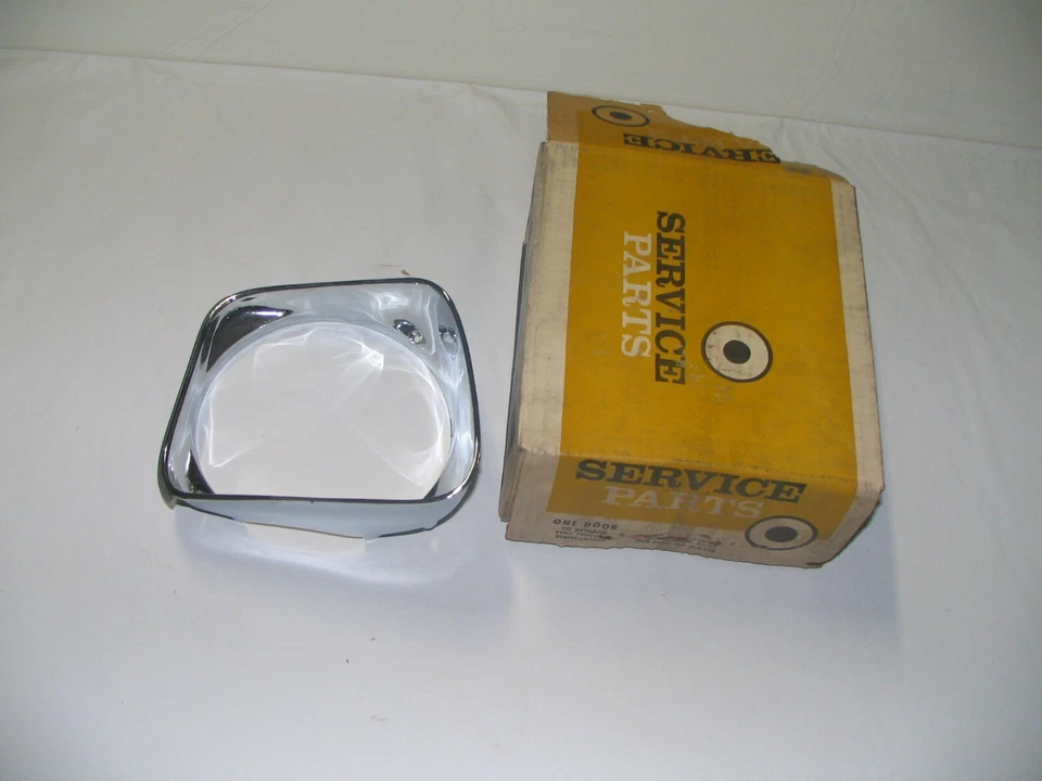 NUEVO Faro inferior derecho puerta bisel cromado 67 Pontiac Catalina Bonneville 1967 Foto 2 de 4