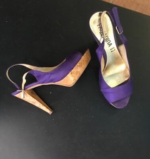 Sandali slingback open-toe con plateau. Raso viola, Pelle e legno. 36