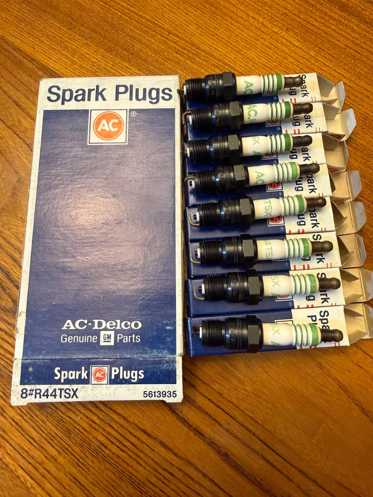 Vintage Box of 8 NOS AC-Delco Spark Plugs R44TSX 5613935 Free shipping