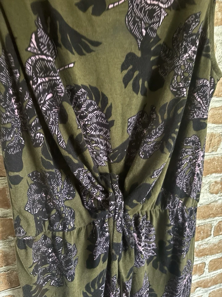 Primark Women's Midi Dress  Green Floral, Size 8 - Image 2 of 4