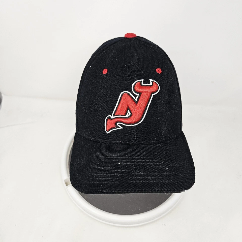 New Jersey Devils Hat Cap Fitted Mens L XL Black Red NHL Hockey Stretch - Image 2 of 4