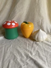 Hutzler Fresh Food Saver Storage Pepper, Mushroom, Onion- Lot Of 3