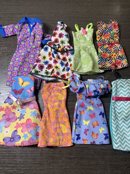 Lote de 8 vestidos para muñecas Mattel Barbie