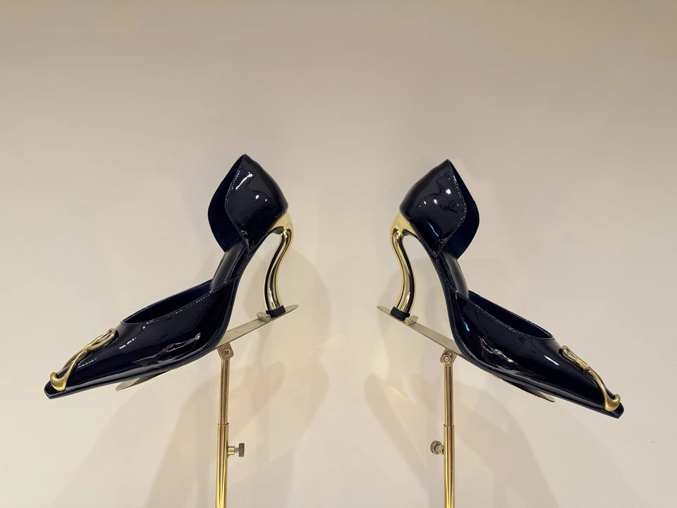 Elsa Schiaparelli 6CM stiletto suede fashion special-shaped metal pointed sandal - Image 4 of 4