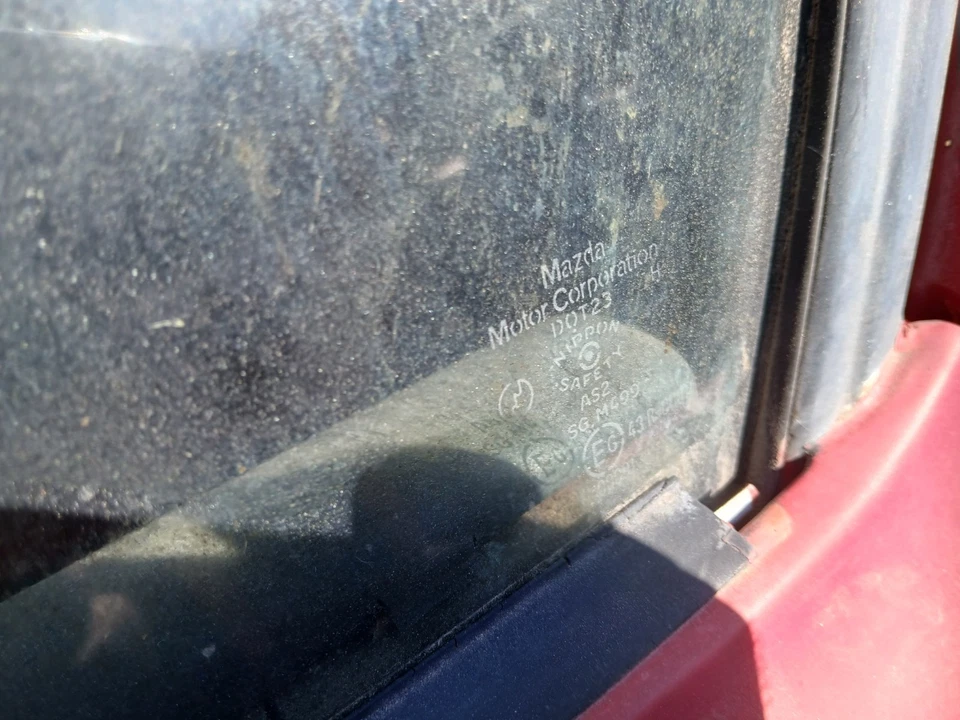 Controlador 83 RX7 puerta delantera izquierda vidrio usado se adapta a FB MAZDA usado Foto 2 de 4
