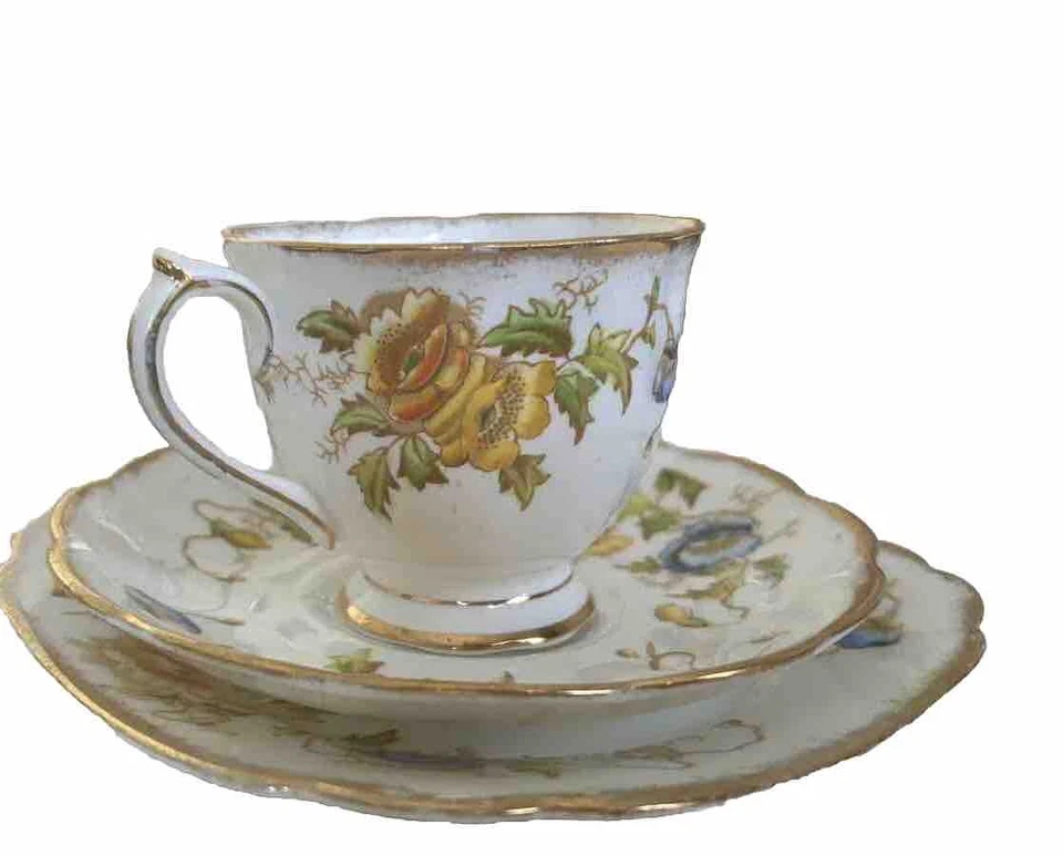 Juego de trío de tazas y platillos Royal Albert Bone China vintage amapolas amarillas y azules 7729 Foto 4 de 4