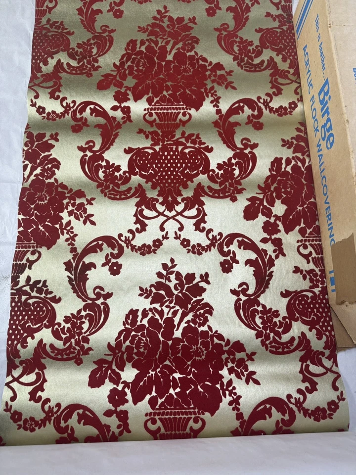 Rollo de papel tapiz vintage años 70 Birge flocado terciopelo rojo y dorado 20,5” x 14 yardas Foto 2 de 2
