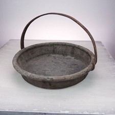 antico cesto-vaso in ferro con manico