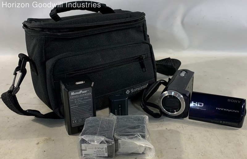 Sony Handycam HDR-CX260V 8.9MP Digital Camcorder (Powers On)