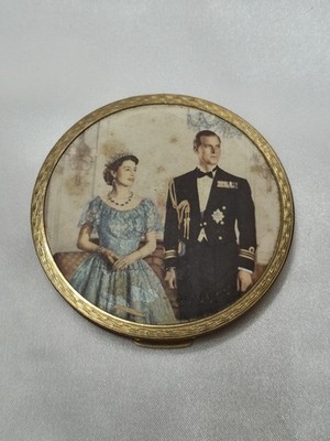 Vintage Stratton England Powder Compact Queen Elizabeth II