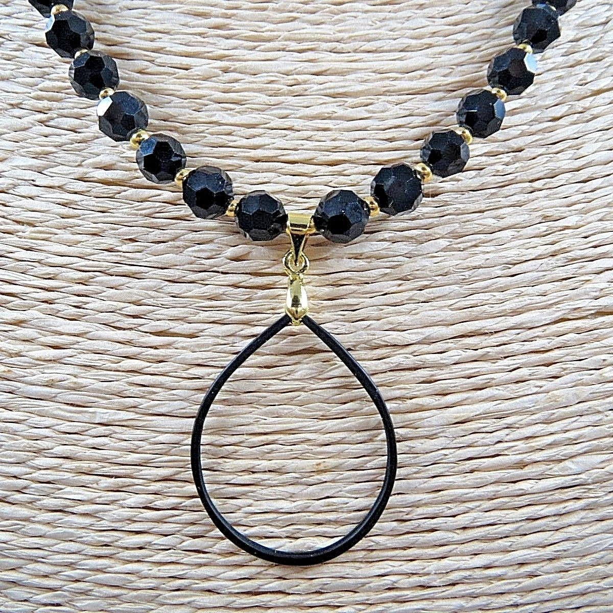 Spectacle holder hotsell necklace