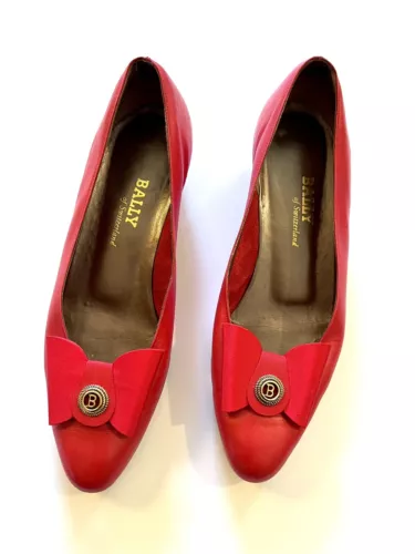 Bally of Switzerland Low Heeled Red Leather Pump with Gold Bow Insignia Sz 8.5