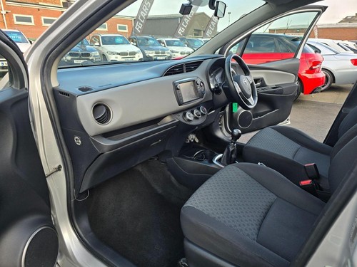 2015 Toyota Yaris 1.33 Dual VVT-i Icon Euro 5 5dr Euro 5 - Picture 20 of 24