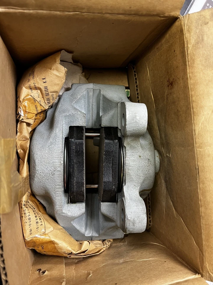 JUEGO PINZAS FRENO DELANTERAS NUEVAS 41011-N4490RE 41010-N7600 240ZX  Foto 2 de 4