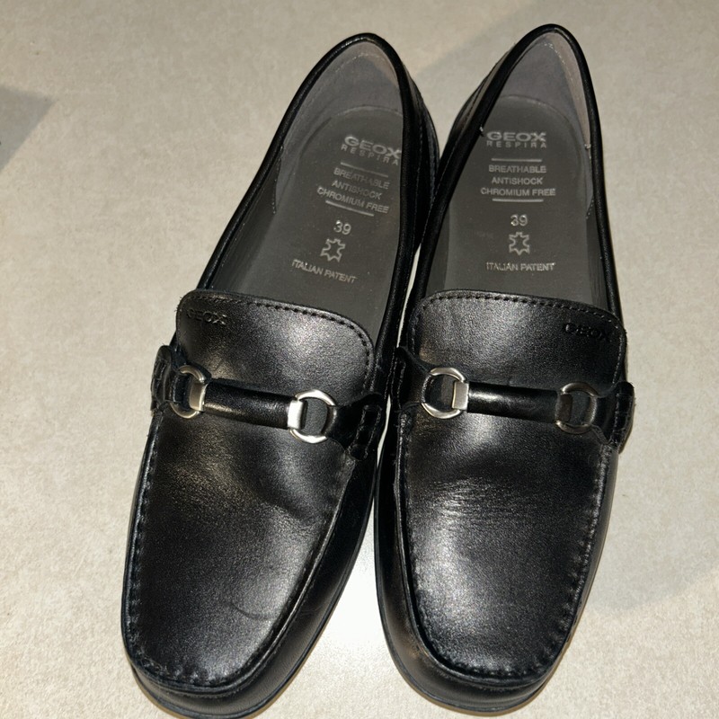 NEW Geox Women's Black Leather Slip-On Round Toe Casual Loafer Shoes Size 39