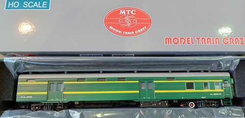 China Railway 22XL Baggage wagon HO 1:87 D.C. w/light Dark green yellow stripe - Picture 13 of 13