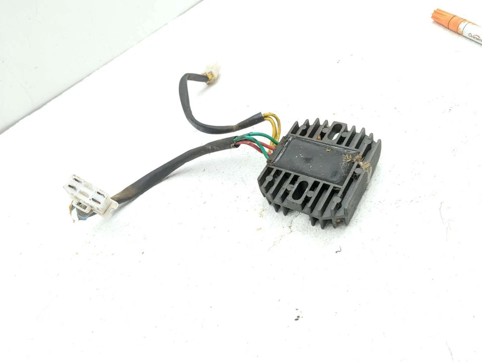 Regulador de voltaje rectificador 84 85 Honda Sabre VF1100S V65 Foto 3 de 4