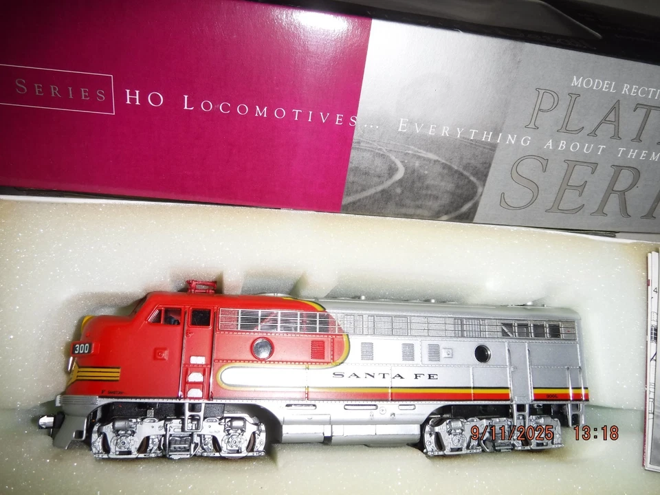 MRC PLATINUM HO EMD F7A SANTA FE EMD LOCOMOTIVE #300 - NOS - NEW w/BOX! - Image 4 of 4