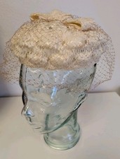 Vintage 1960s white Hat Mesh Bow Net BETMAR Summer Spring Mod Kitsch Pillbox