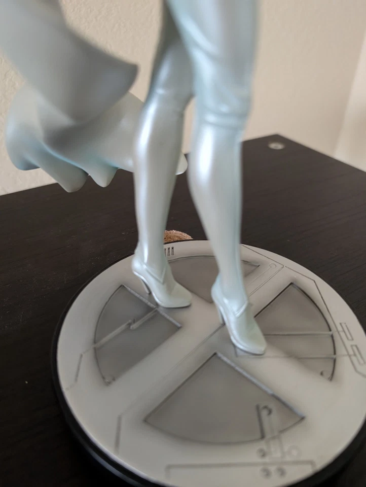 Estátua retrô rainha branca edição limitada Bowen Designs Emma Frost - Imagem 3 de 4