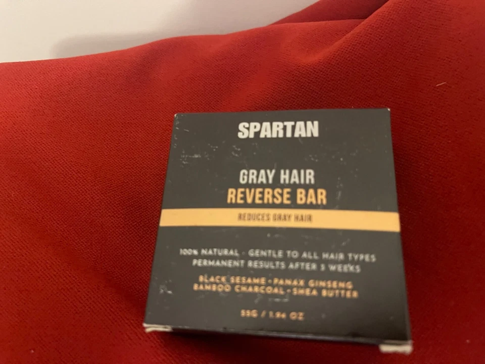 Barra de pelo gris ingrediente manteca de karité carbón, sésamo negro ginseng Foto 2 de 3