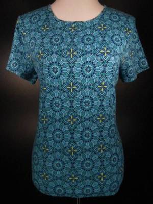 Beautiful Women's Medium Croft & Barrow Blue Geometric Design Short Sleeve K