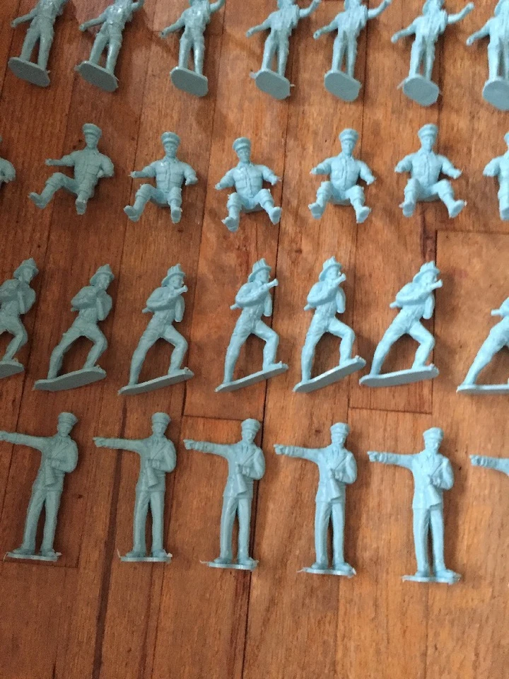 Lote De 58 Figuras De Bomberos Y Policías De Colección Plástico Azul 3 1/2 Pulgadas Foto 4 de 4
