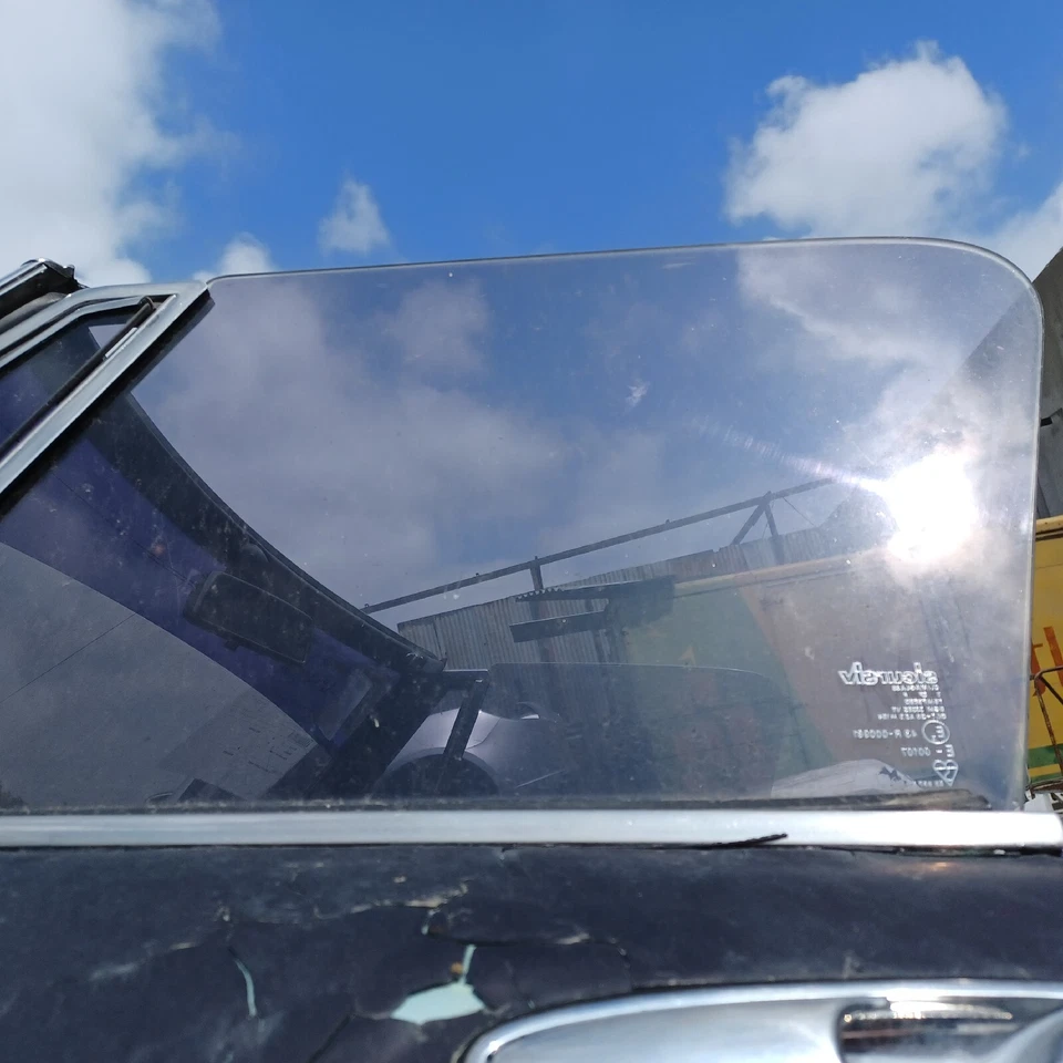 Alfa Romeo Spider 1982-90 • Cristal puerta "Sicursivo" original. Tinte izquierdo usado Foto 2 de 4