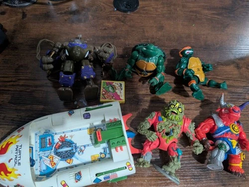 Fun lot of Vintage Teenage Mutant Ninja Turtles (TMNT) figures and vehicle