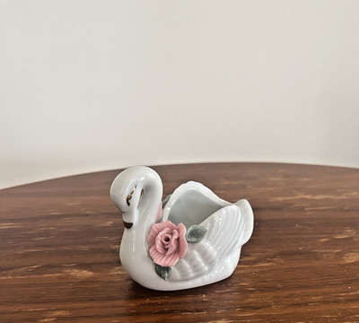 Vtg 3.5'' White Porcelain Swan Trinket Dish w Gold Trim Pink Roses Planter
