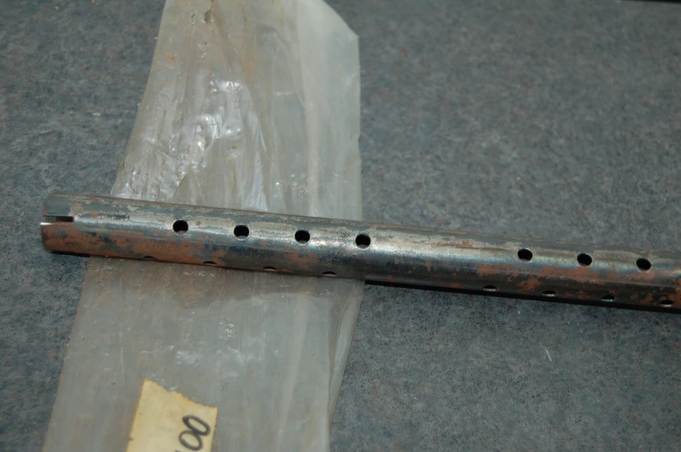 Tubo deflector silenciador escape Suzuki 14510-18100 genuino nuevo de stock t250 gt250 gt380 nuevo Foto 4 de 4