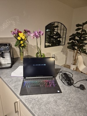 Alienware M17 R2 17,3'' ZOLL BILDSCHIRM, 16GB DDR4 RTX 2080 + SCHNELLER UK   VERSAND!