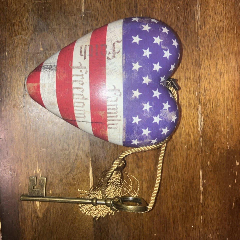 Резиновая фигурка Tim Coffey DEMDACO Heart & Key American Flag «family Faith Freedom» - Изображение 3 из 4