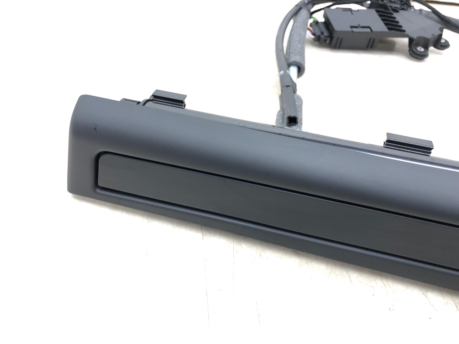 17-22 MASERATI LEVANTE LEFT REAR DOOR PANEL WINDOW SHADE ROLLER 670087464 OEM