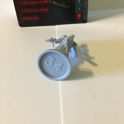 Zombicide: Invader Survivor Solomon Miniaturfigur & Karte - Bild 4 von 7