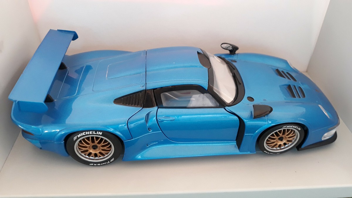 PORSCHE 911 GT1 1996 bleu métal o 1/18 UT Models voiture miniature