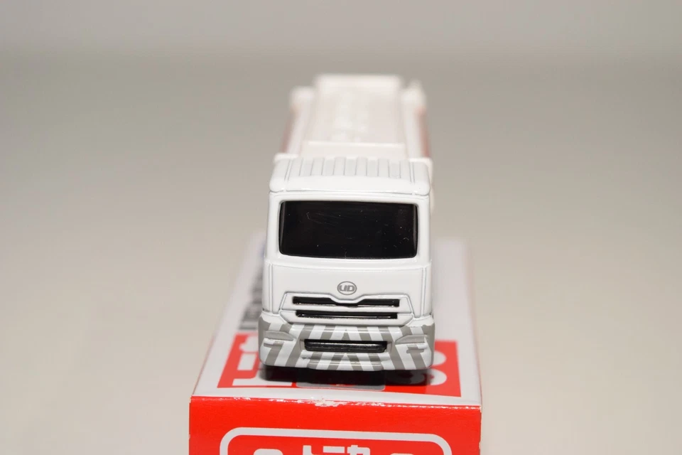 A94 1:64 3 INCH TOMICA 90 NISSAN DIESEL UD QUON ENEOS TANK LOLLY TRUCK MIB - Image 4 of 4