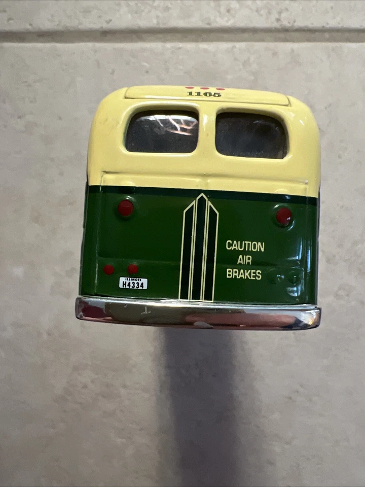 Corgi Classics GM 4505 Chicago Transit Motor Coach Diecast 1997 - Image 3 of 4