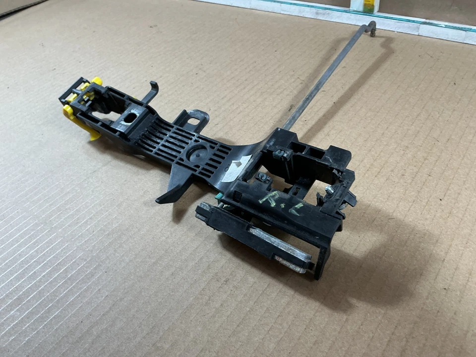 Conjunto de marco de manija de puerta exterior lado izquierdo trasero Toyota Sienna 2011-2020 OEM Foto 4 de 4