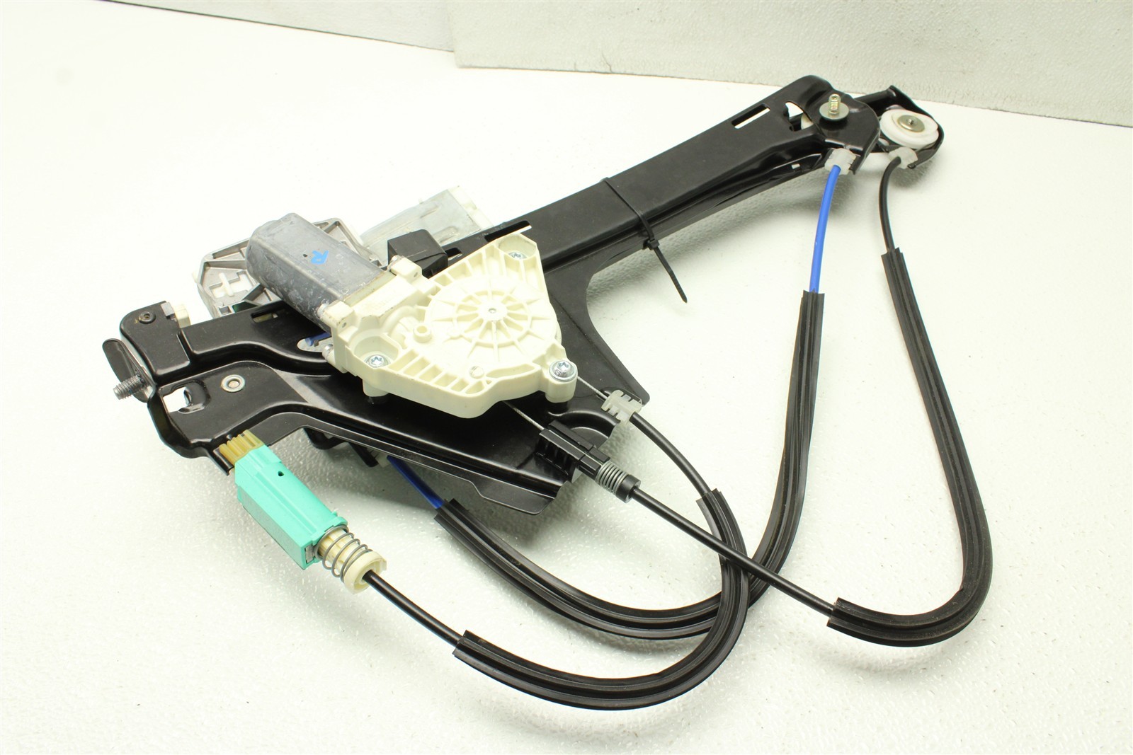 McLaren Artura 2025 Front Right Window regulator P/N 16AE039CP