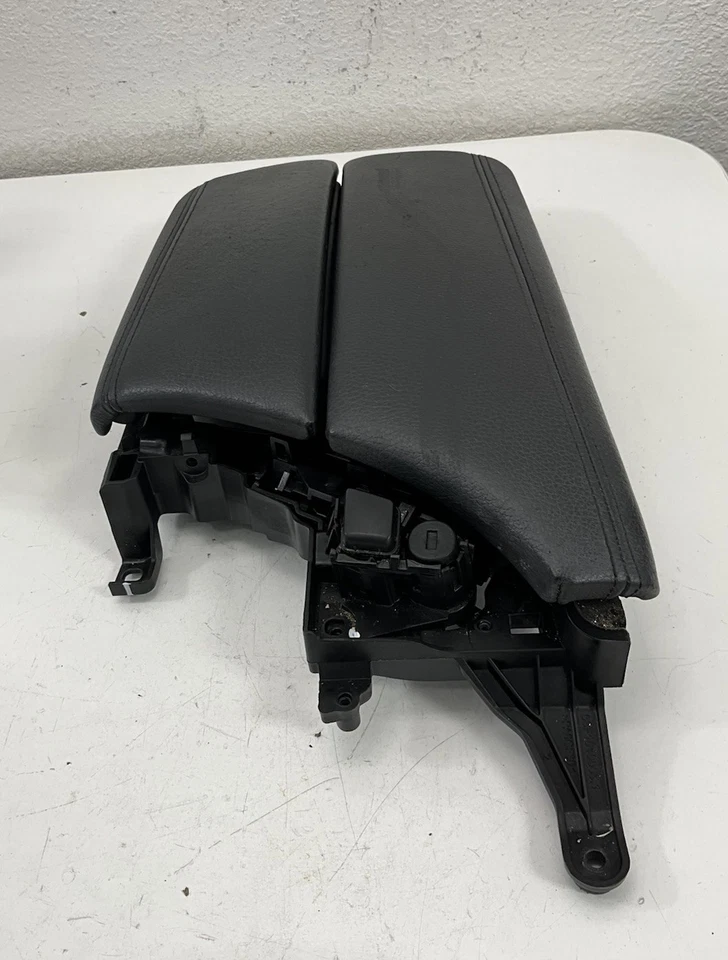 BMW 535XI 2011 consola central delantera reposabrazos cuero negro OEM Foto 4 de 4