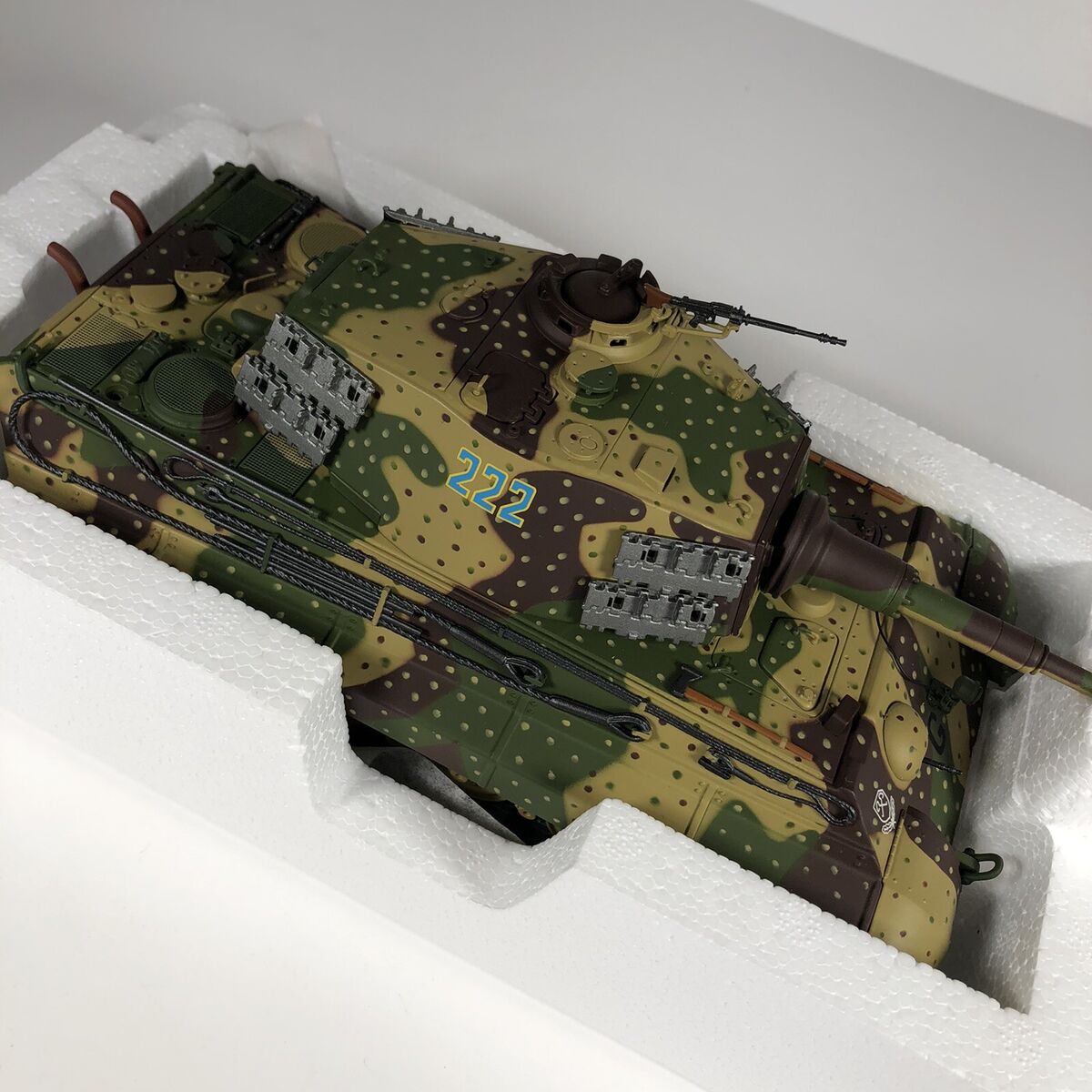 Minichamps 1:35 Panzerkampfwagen VI Tiger II 222 Ardennes Minichamps 1:35 Panzerkampfwagen VI Tiger II 222 Ardennes