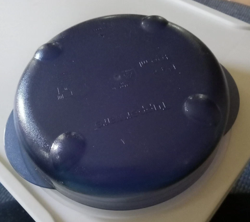 TUPPERWARE Crystal Wave Container 4150-A. With Storage Lid MICROWAVE SAFE 6"  - Image 2 of 3