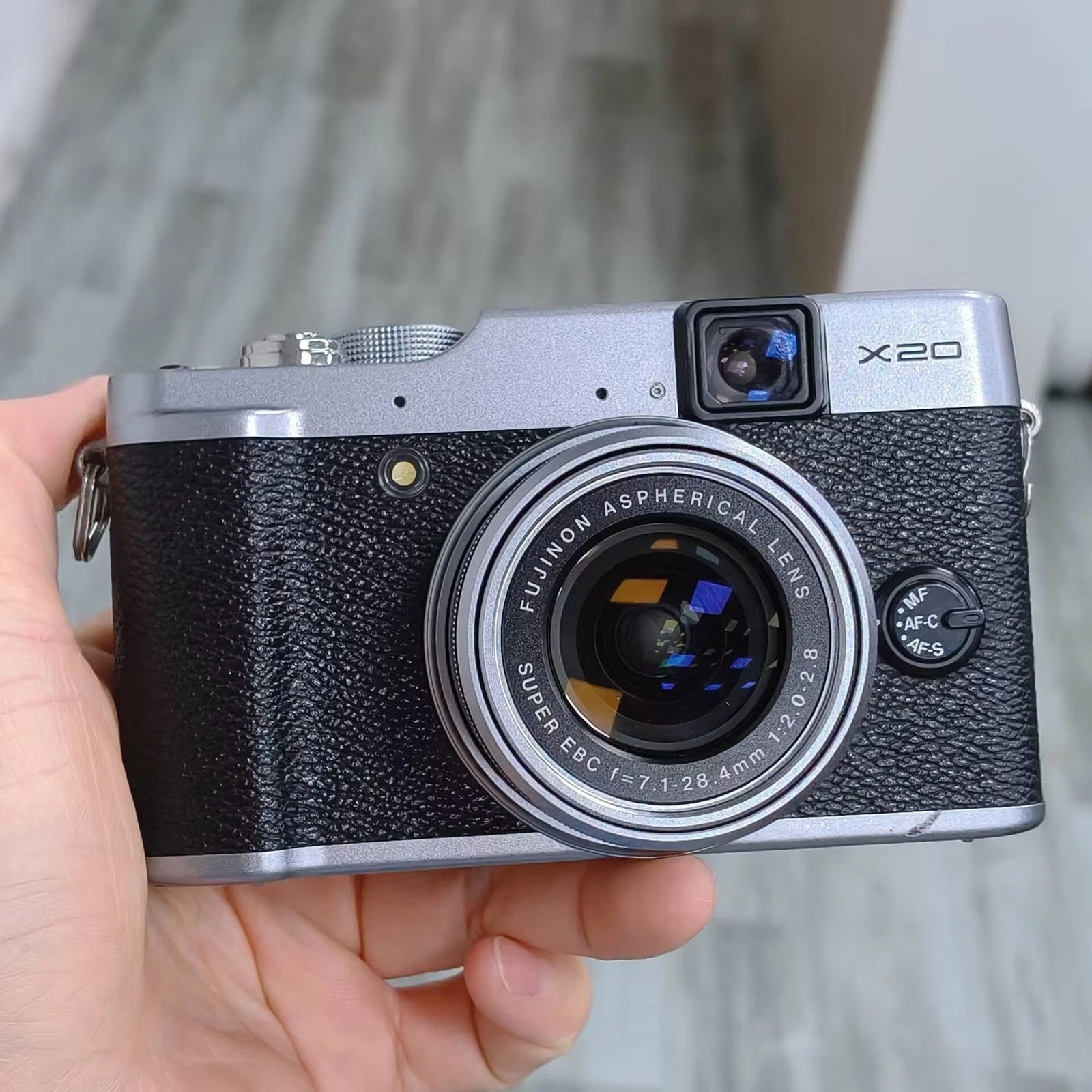 Fujifilm Fuji X Series X20 12 MP 4x Optical Zoom Digital Camera Silver 1080p HD image 1