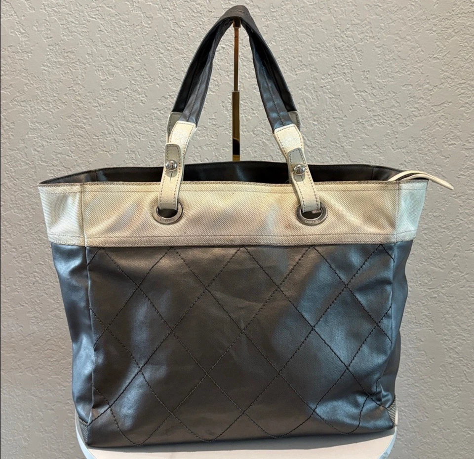 Bolso de Mano Chanel Gris Lona Recubierta Foto 3 de 4