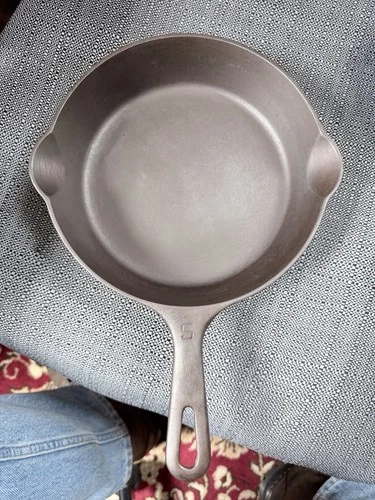 Vintage Griswold Small Block Logo no. 5 groove handle SITS FLAT NO SPIN