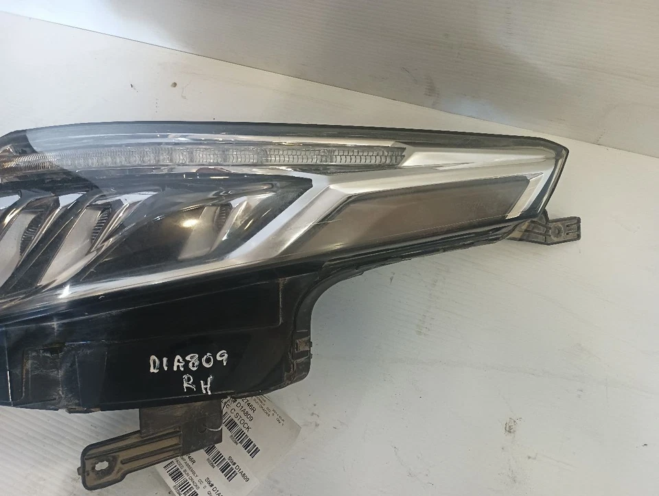 Passenger Right Headlight from 2014 Cadillac ELR 10125944 - Image 3 of 4