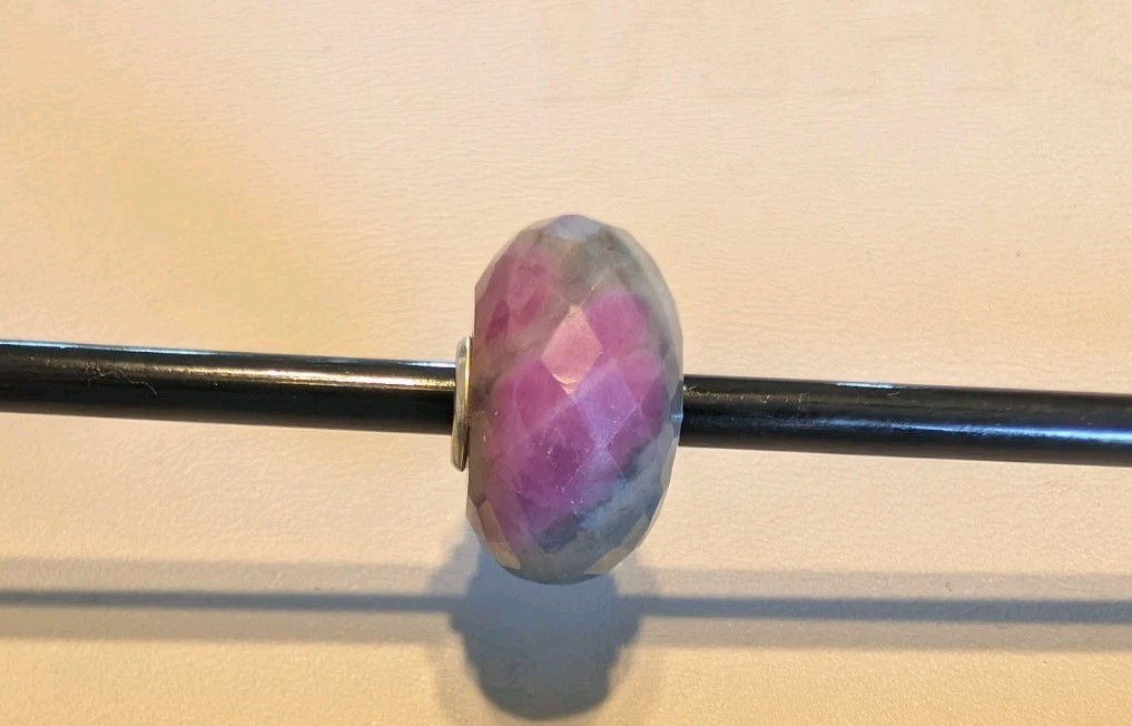 Trollbeads Ruby Rock Gemstone - image 1