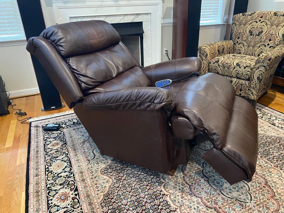 La-Z-Boy Power Recliner Leather Chair with back legrest lumbar headrest support - Image 3 of 4