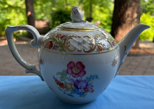 Schumann Bavaria Empress Dresden Flowers Tea Set: Tea Pot, Creamer, Sugar w Lid - Picture 3 of 20